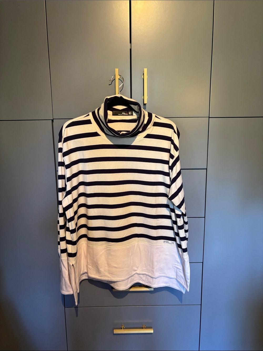 Over sized RLX turtleneck. Very stretchy and soft.